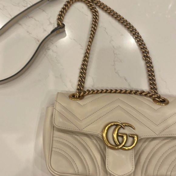 Authentic Gucci GG Marmont Mini Matelasse Leather Shoulder Bag - Picture 3 of 13